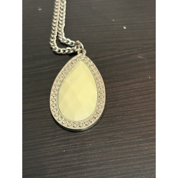 Vintage Teardrop Pendant Statement Necklace 22 Inch Chain - Picture 1 of 10